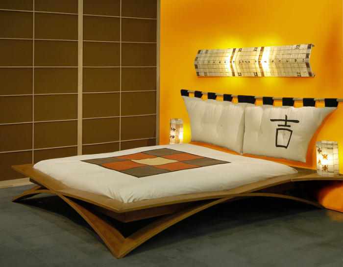 Оригинальная кровать в японском интерьере